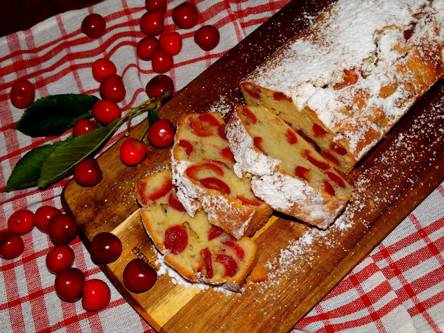 Babka z czereśniami