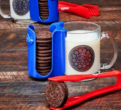 Now, You Can Dunk Your Cookie In Milk And Eat It Using This Oreo Mug Ultimate Dunking Gift Set