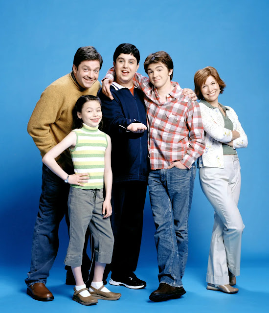 Jonathan Goldstein, Miranda Cosgrove, Drake Bell, Josh Peck and Nancy Sullivan in 'Drake & Josh' (2004-07).