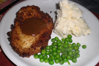 Easy chicken schnitzel with mashed potatoes, peas and gravy