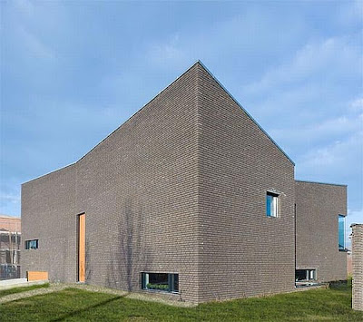 Modern House by Twee Architecten in Belanda