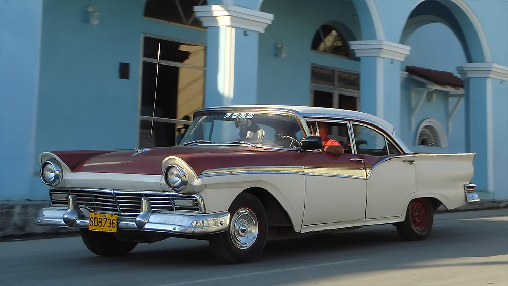 Cuban Classics great photography of the last American cars in Cuba