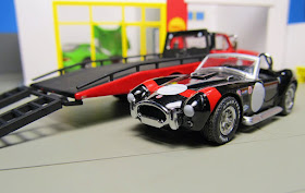 GreenLight HD Trucks Ford F-350 Ramp Truck with 1965 Shelby Cobra 427 S/C