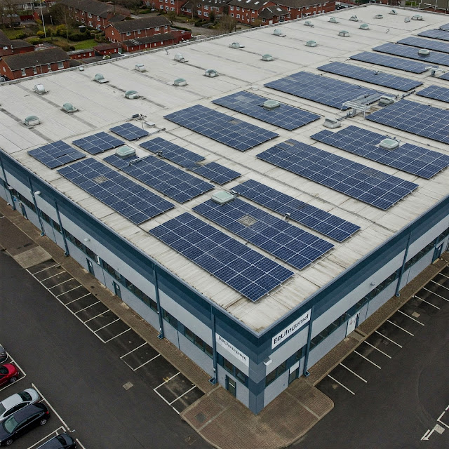 A logistics building covered in solar panels (AI)