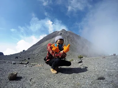 foto pemandangan di gunung merapi