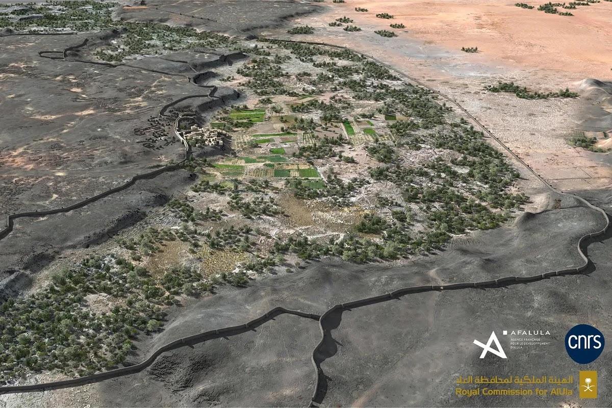 Καλλιτεχνική αναπαράσταση των οχυρώσεων από το βόρειο τμήμα της τειχισμένης όασης Khaybar. [Credit: © Khaybar Longue Durée Archaeological Project, M. Bussy & G. Charloux]