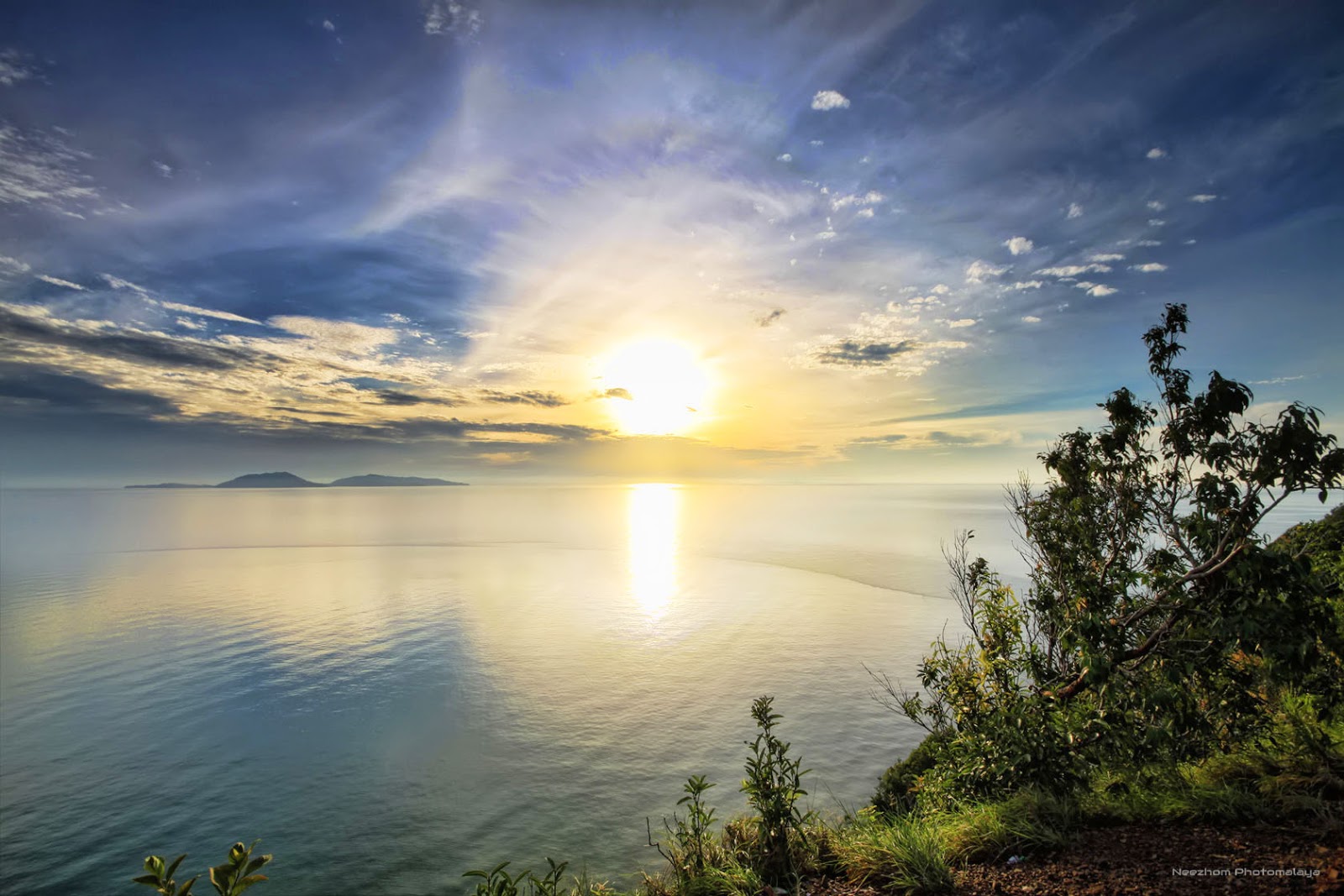 Antara Pemandangan Di Atas Bukit Keluang