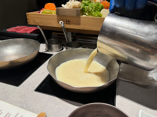 Let Us Shabu Shabu Shibuya しゃぶしゃぶ れたす 渋谷センター街店 [Tokyo, JAPAN] - 120-minute one-person hot pot all-you-can-eat sets special Japanese dashi broth