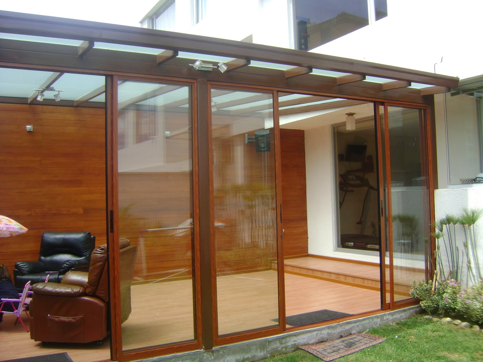 ARQUITECTURA EN MADERA : PERGOLAS Y CUBIERTAS TRASLUCIDAS