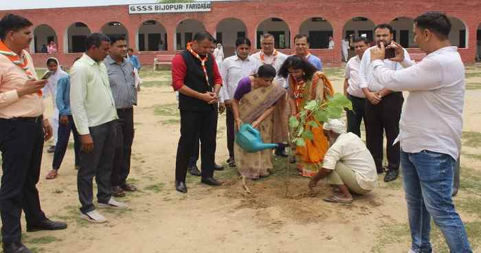 plantation-organized-by-raval-institutions