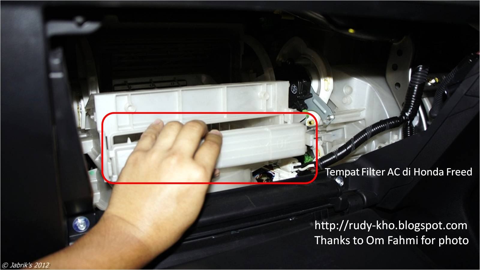 Rudy Kho Cara Mengganti Filter AC di Honda  Freed 