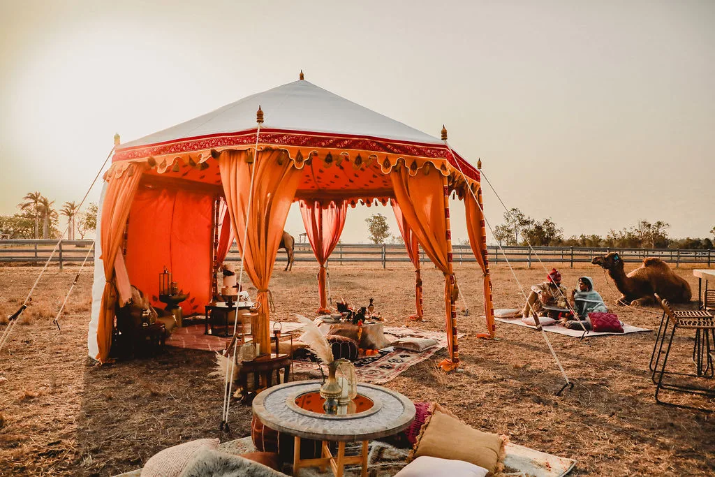 smile darling photography indian weddings Gujarati bride cake floral design outdoor wedding camel red orange decor