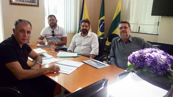 Prefeito Jeferson Santana reúne-se com representantes de multinacional