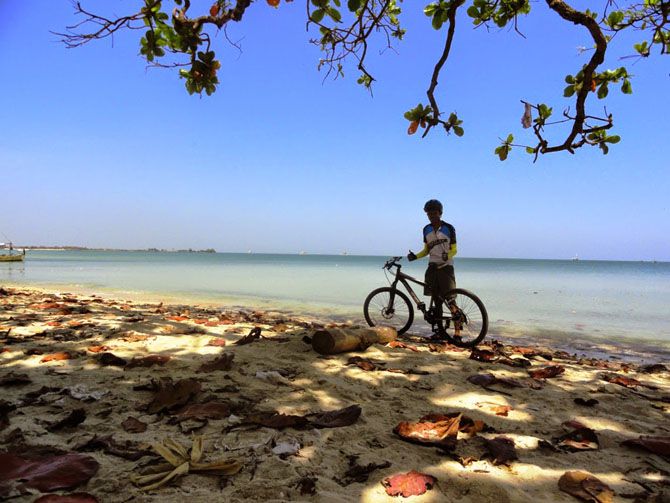 Narsis dulu dipantai Ombak Mati, Bondo, Jepara