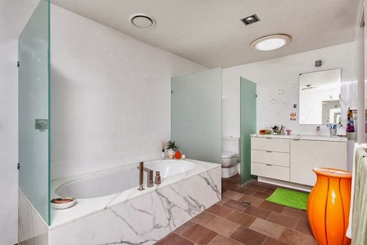 Bathroom in Classy contemporary house in Casuarina, Australia