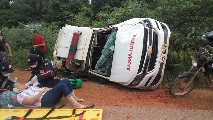 Ambulância capota após pneu estourar e deixa 3 pacientes feridos na RO-205 em Cujubim, RO