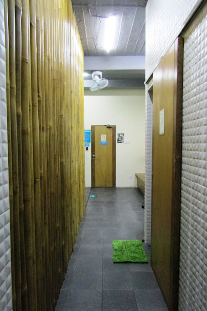 Menggigil Di Teduh Hostel Kuta Tua, Jakarta