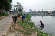 Ini Yang Dilakukan Satgas CH Sektor 17 Dalam Menjaga Kebersihan Sungai Kalimalang 