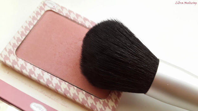 the balm powder to the people brush