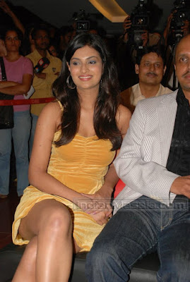 Bollywood Masala Hot Sayali Bhagat Hot Leg Show Pictures