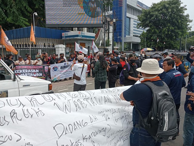 Aksi Simpatik dari Wartawan Indonesia Bersatu (WIB) DiKemdagri Terkait Perkusi Jurnalis Oleh Pejabat Karawang