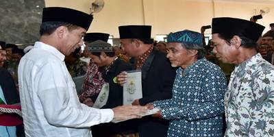 Presiden Serahkan 257 Sertifikat Tanah di Garut