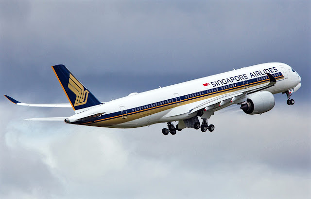Airbus A350-900 Singapore Airlines Climbing