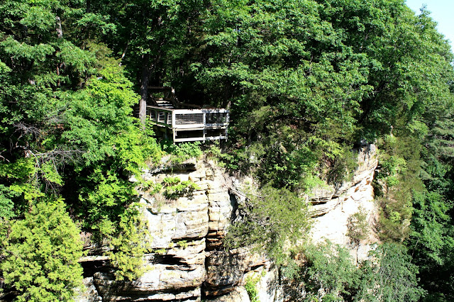 Bluff with overlook at Starved Rock State Park in Illinois