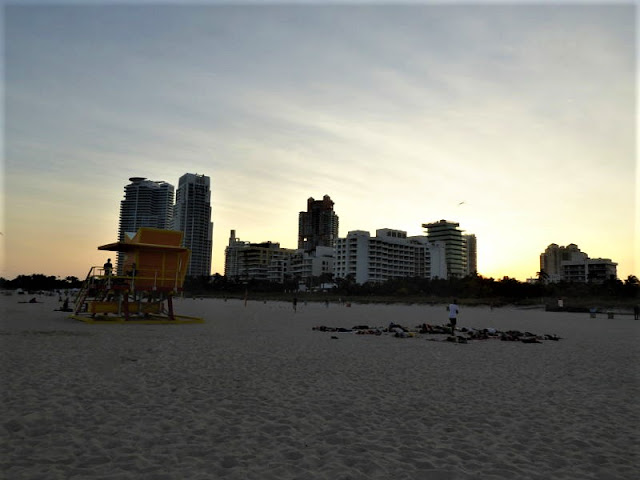 spiaggia di south miami beach al tramonto