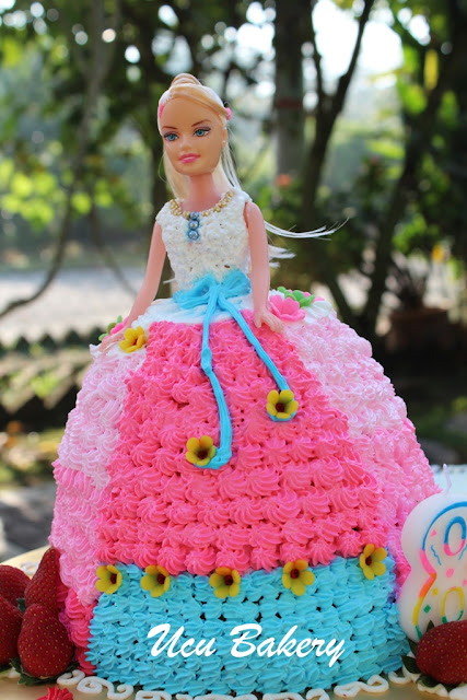 Kek Barbie DollHBD adik Azreen * Ucu Bakery