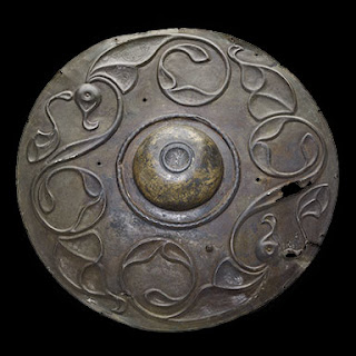Scudo circolare di bronzo databile intorno dal 300 al 200 AC recuperato nel Tamigi