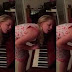 Video : Aneh Wanita Ini Bisa Main Piano Saat Tidur