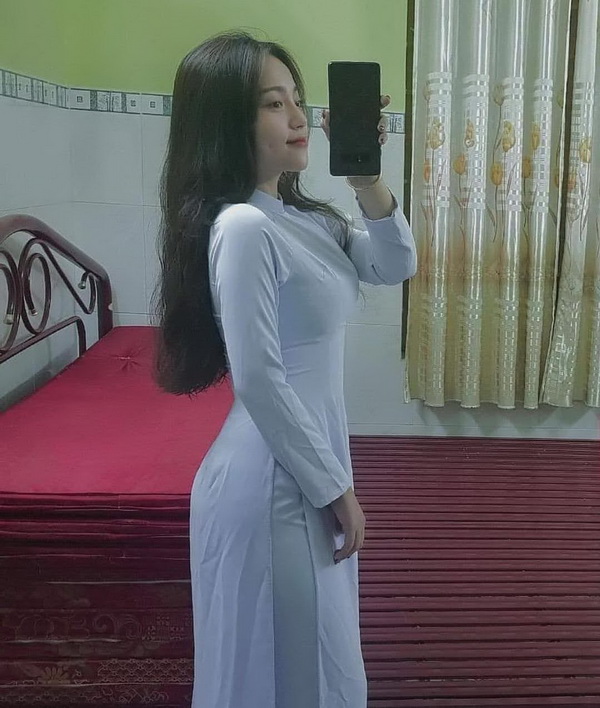 Nữ sinh áo dài trắng