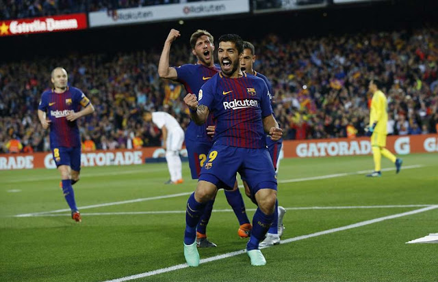 Luis Suarez mencetak gol pembuka Clasico untuk Barcelona, ​​golnya yang ke 30 di semua kompetisi musim ini
