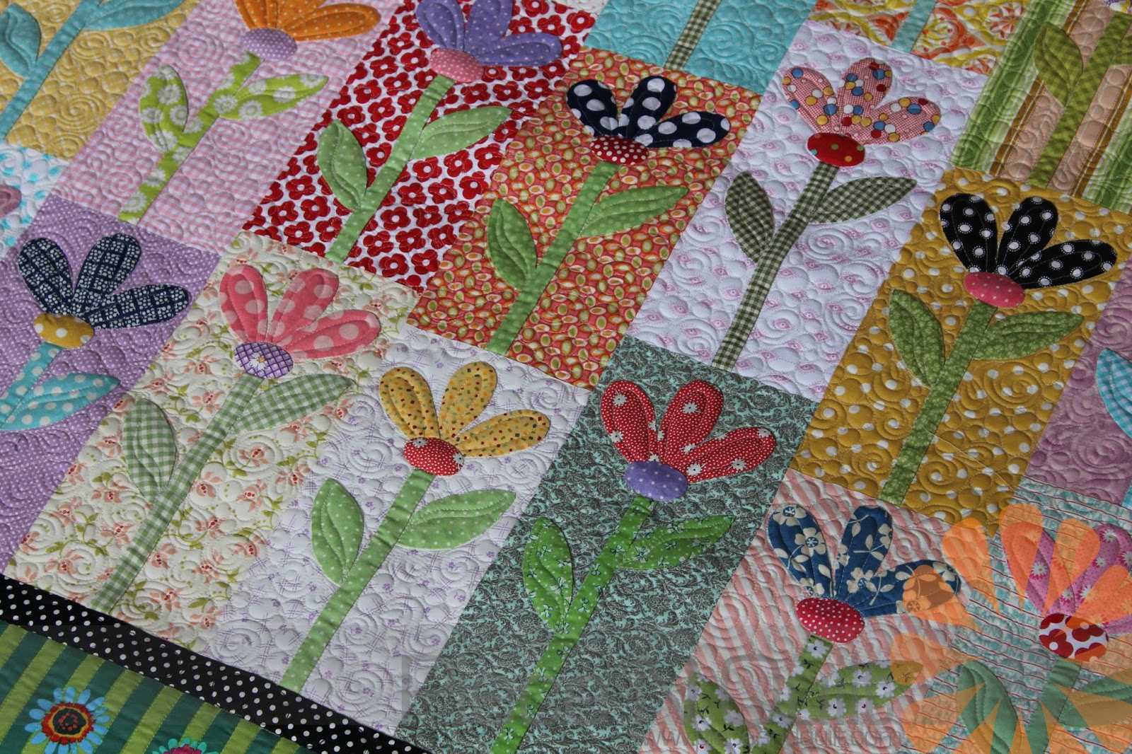 Piece N Quilt: Scrappy Flower Quilt - Custom Machine ...