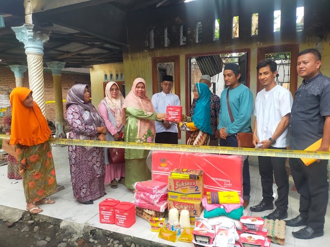 Korban Kebakaran Durian Gadang Nagari Lareh Nan Panjang Kecamatan VII Koto Terima Bantuan