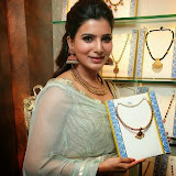 94662-samantha-at-prince-jewellery-exhibition-03
