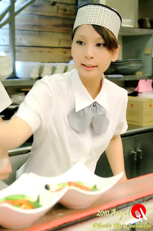 桃山日本料理環境｜台南美食餐廳 ~有著孫芸芸外貌的美少女師傅