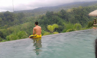 kolam renang Rinjani Lodge