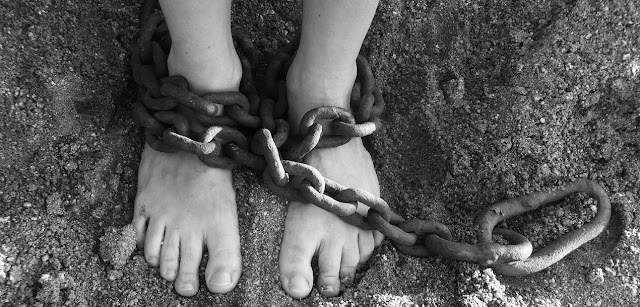 Υπουργείο Εξωτερικών: Το εμπόριο παιδιών, οι επίορκοι για το εμπόριο βιζών και οι «αντιδράσεις»