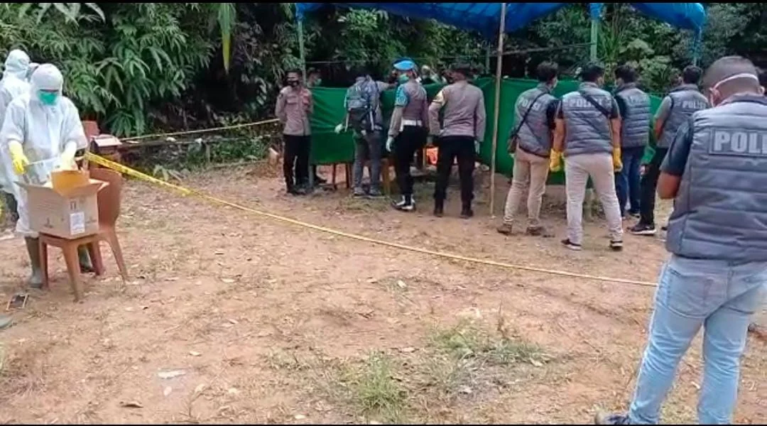 Saat ini kita telah mengamankan tersangka RS di Mapolres Simeulue beserta barang bukti berupa: