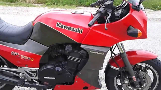 Kawasaki GPZ900R HD Wallpaper