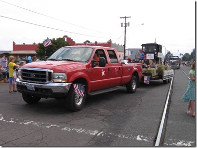 IMG_8143 1999-2004 Ford F350 Super Duty 4x4 Crew Cab in the Rainier Days in the Park Parade on July 11, 2009