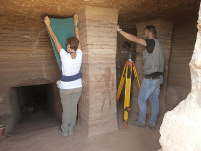 Ricercatori al lavoro in un sito archeologico in Egitto