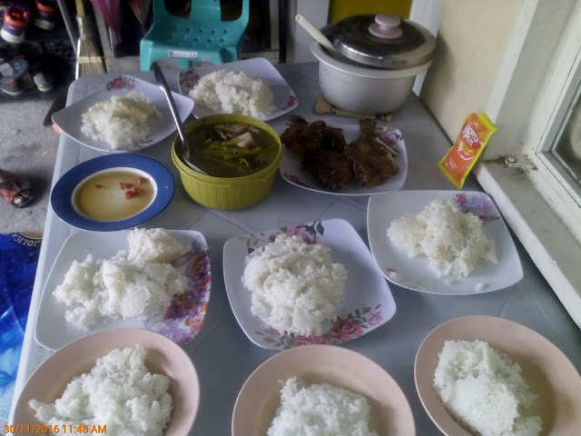 Our simple lunch of rice, Pork sinigang, and fried tilapia