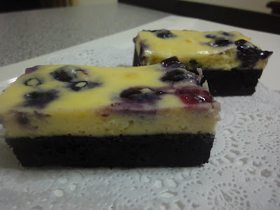 JUICY CAFE: BLUEBERRY CHEESE BROWNIES