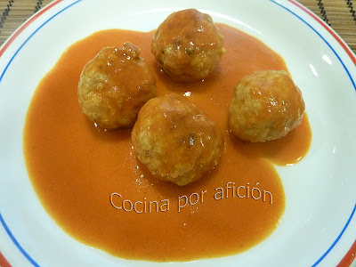 albóndigas de pollo en salsa de ñoras