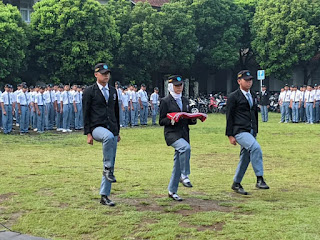 SMK Wiworotomo Purwokerto melaksanakan Upacara Bendera dalam rangka memperingati Hari Pendidikan Nasional