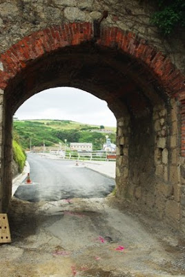 Castrillón, Arnao, túnel de acceso a la playa