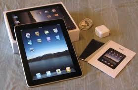 Apple iPad 2 WiFi+3G (White and Black)